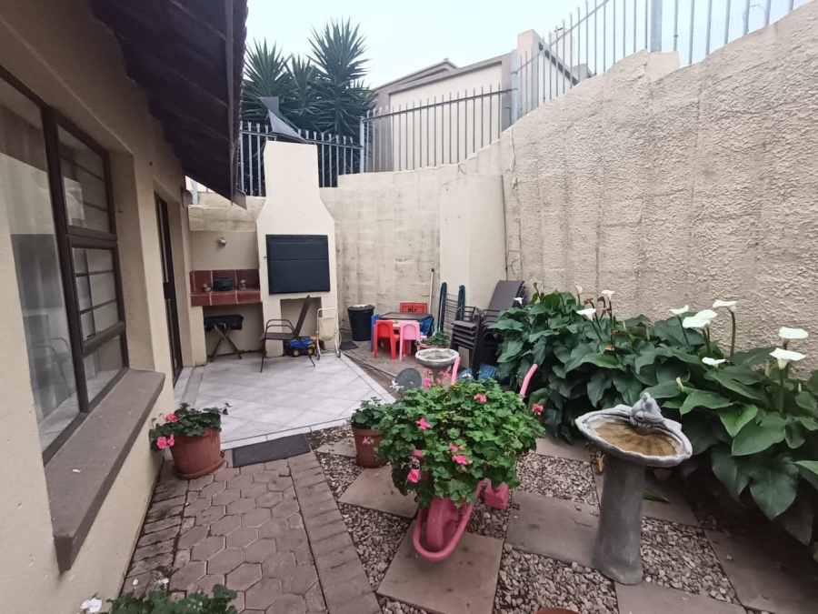 To Let 3 Bedroom Property for Rent in Island View Western Cape